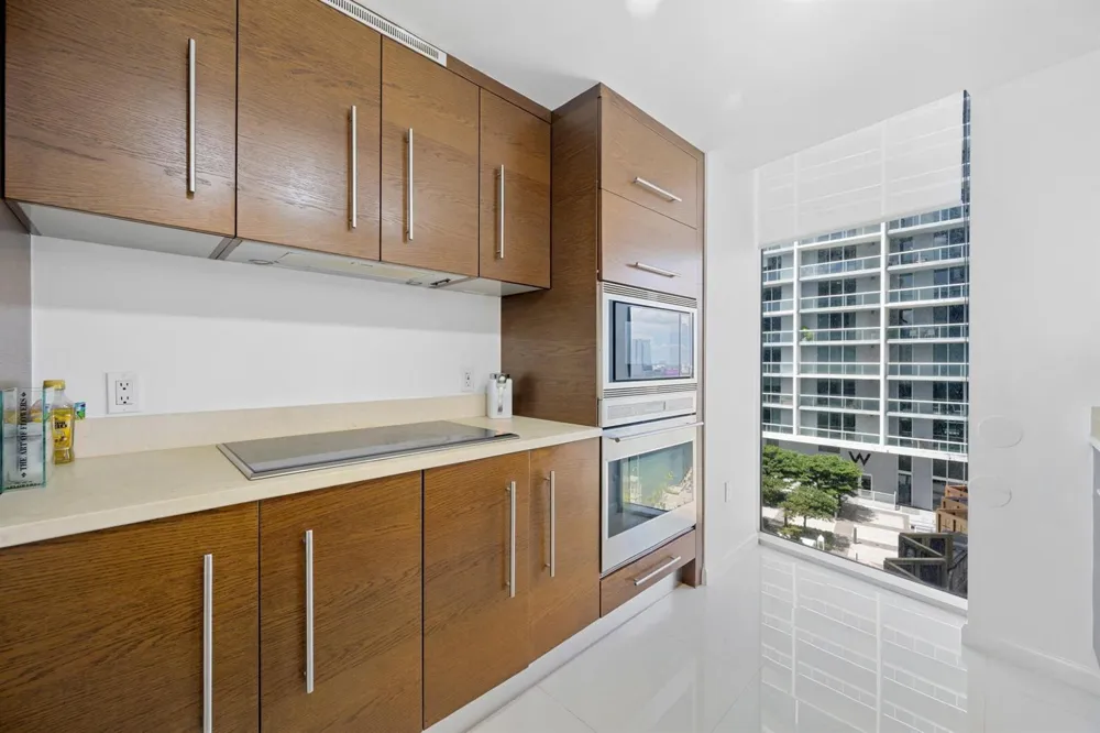 475 Brickell Avenue #1815 Miami, FL 33131