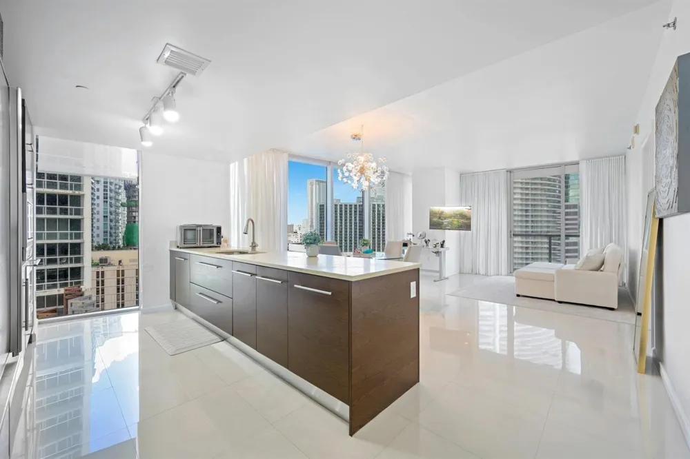 475 Brickell Avenue #1815 Miami, FL 33131