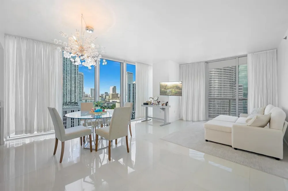 475 Brickell Avenue #1815 Miami, FL 33131
