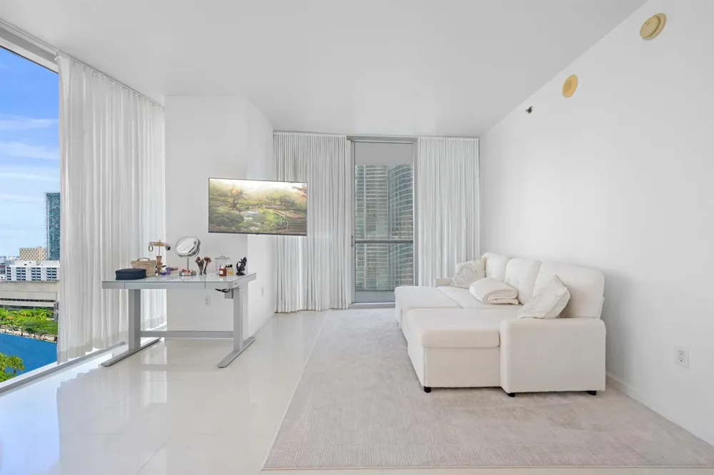 475 Brickell Avenue #1815 Miami, FL 33131