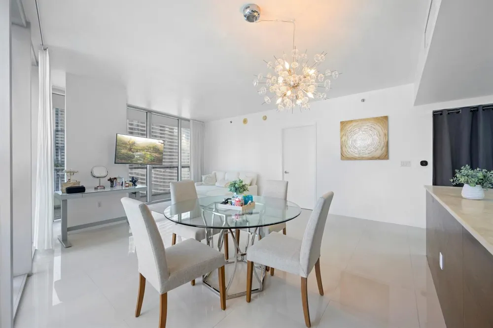 475 Brickell Avenue #1815 Miami, FL 33131