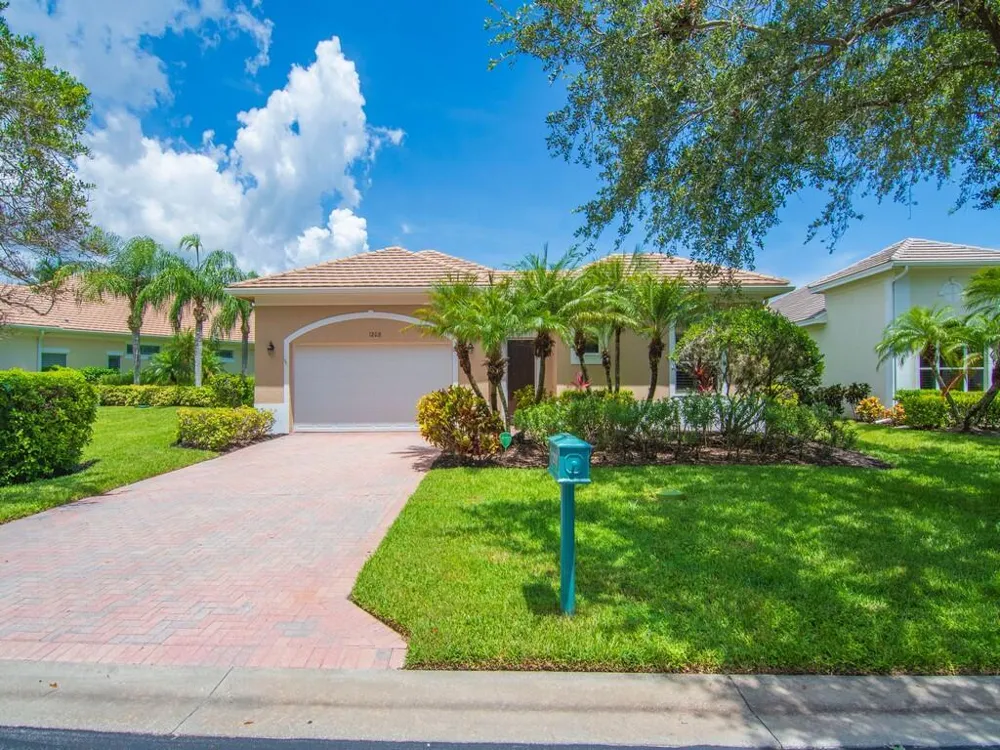 1208 Riverwind Circle Vero Beach, FL 32967