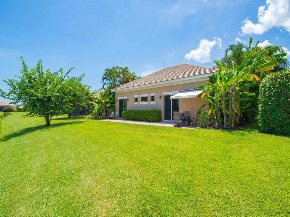 1208 Riverwind Circle Vero Beach, FL 32967