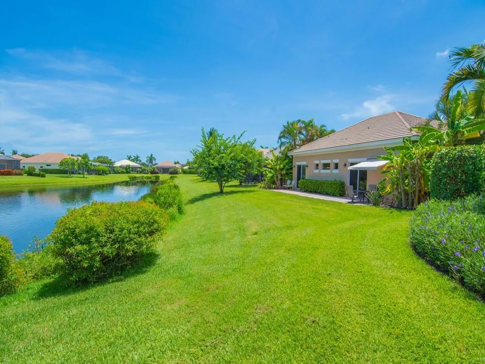 1208 Riverwind Circle Vero Beach, FL 32967