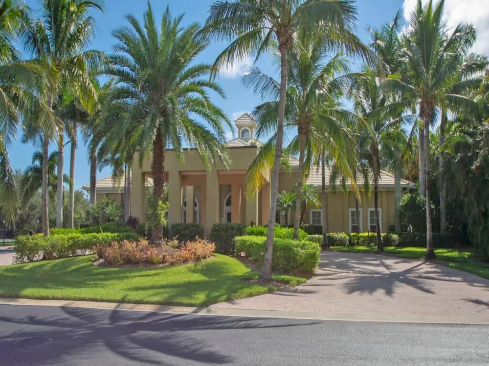 1208 Riverwind Circle Vero Beach, FL 32967