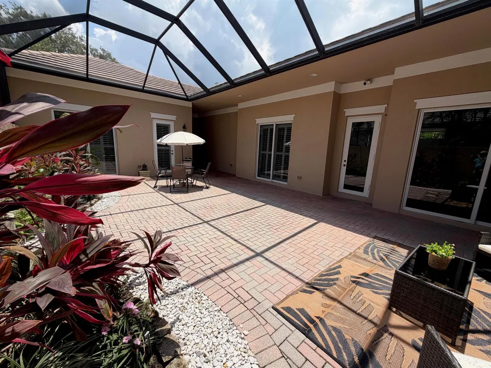 1208 Riverwind Circle Vero Beach, FL 32967