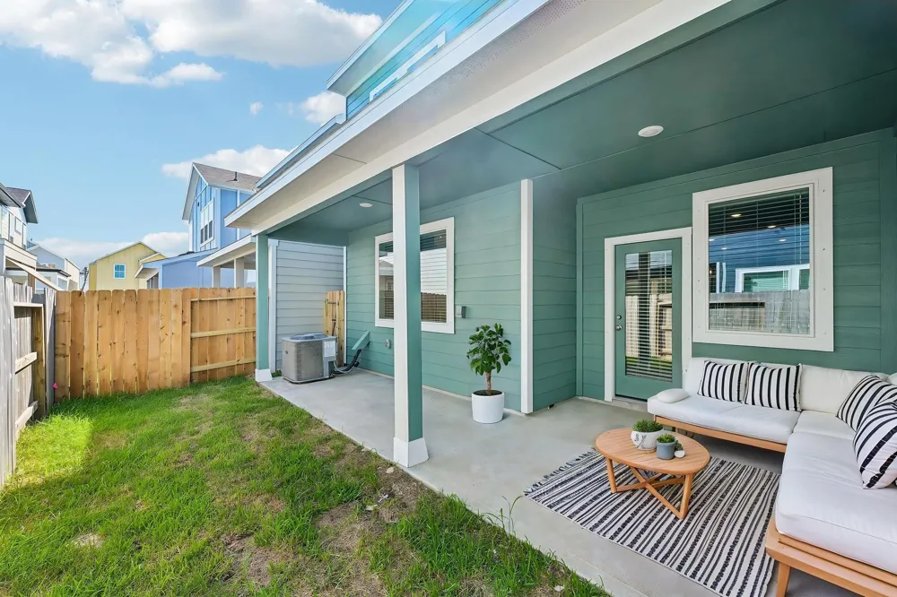 714 Sand Dollar Drive Kemah, TX 77565
