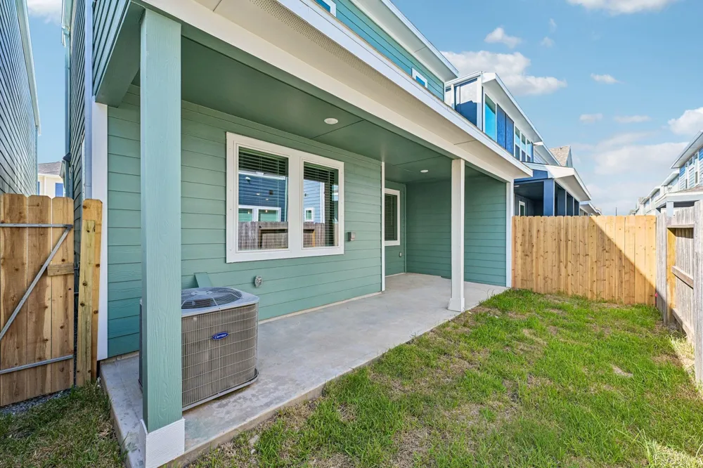 714 Sand Dollar Drive Kemah, TX 77565