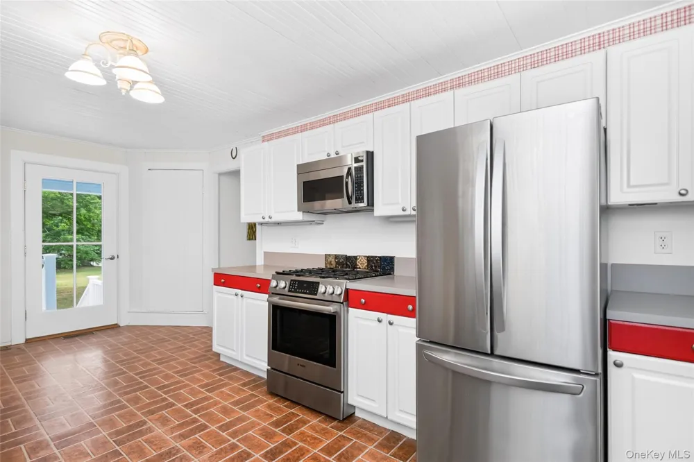 6 Oxford Avenue Shelter Island, NY 11964
