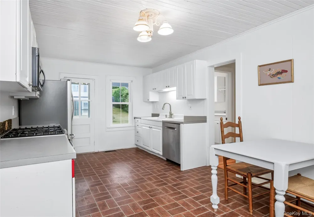 6 Oxford Avenue Shelter Island, NY 11964