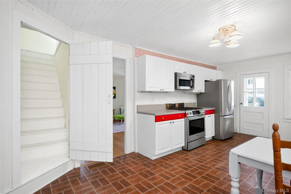 6 Oxford Avenue Shelter Island, NY 11964