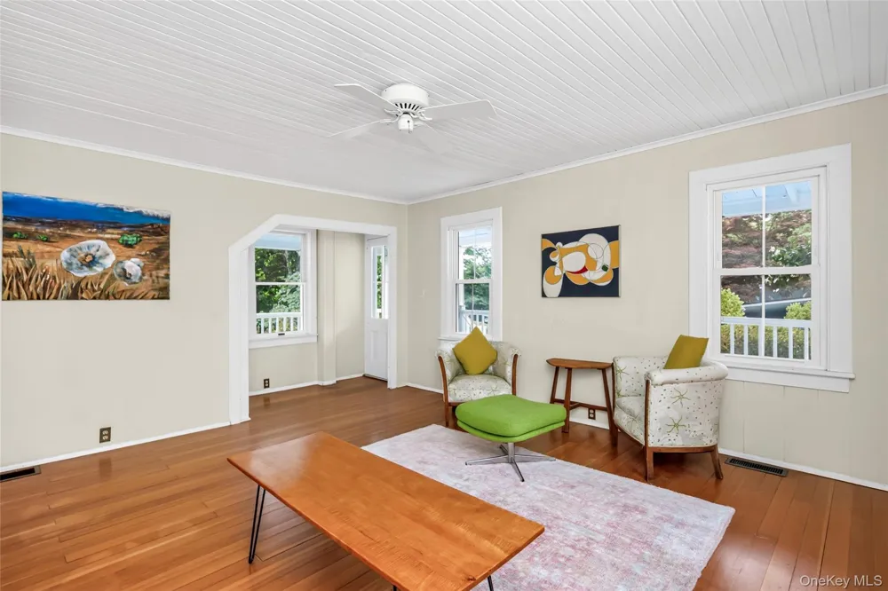 6 Oxford Avenue Shelter Island, NY 11964