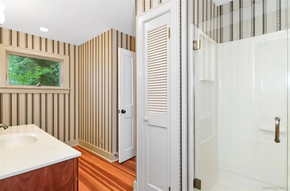 6 Oxford Avenue Shelter Island, NY 11964
