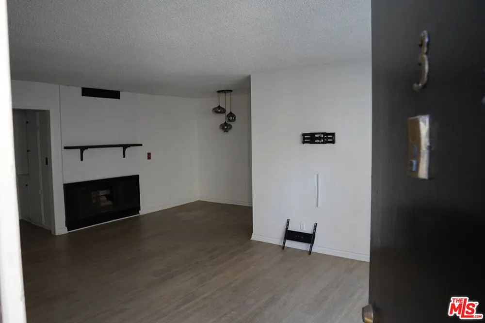 912 Hilldale #3 West Los Angeles, CA 90069