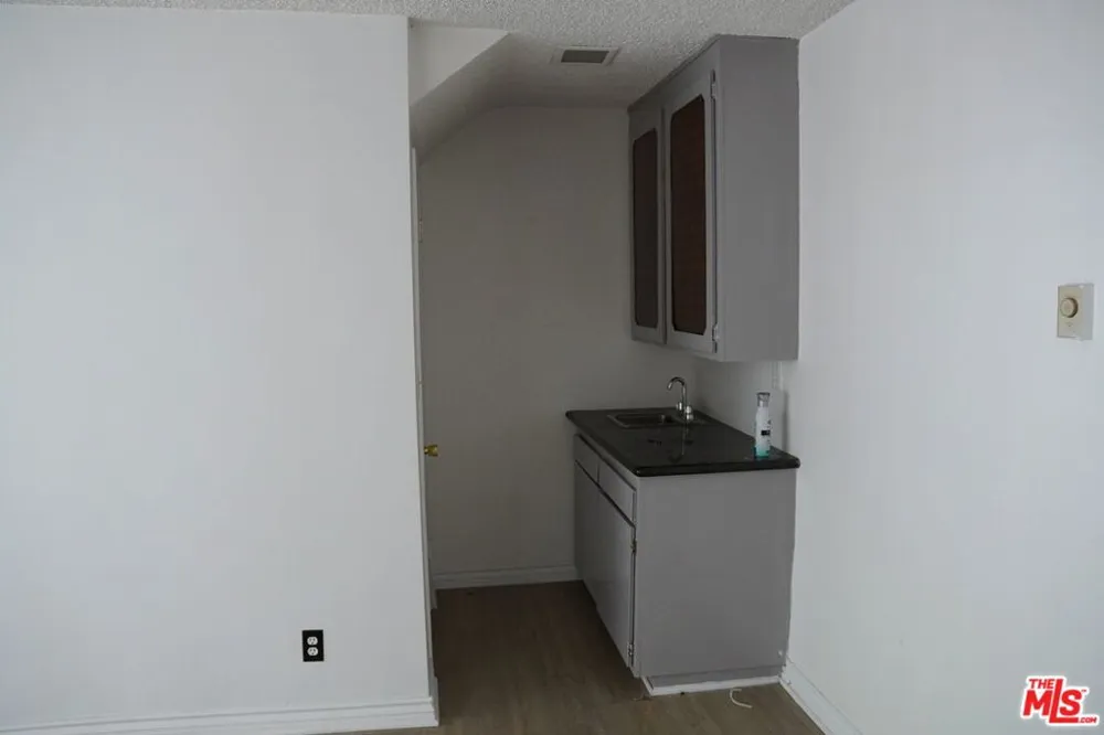 912 Hilldale #3 West Los Angeles, CA 90069