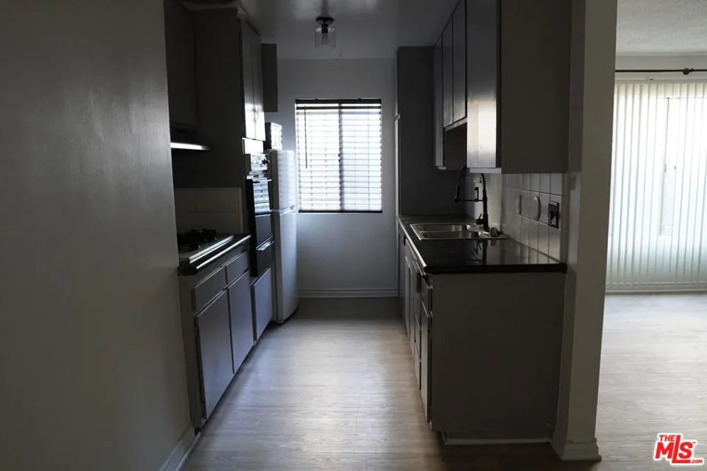 912 Hilldale #3 West Los Angeles, CA 90069