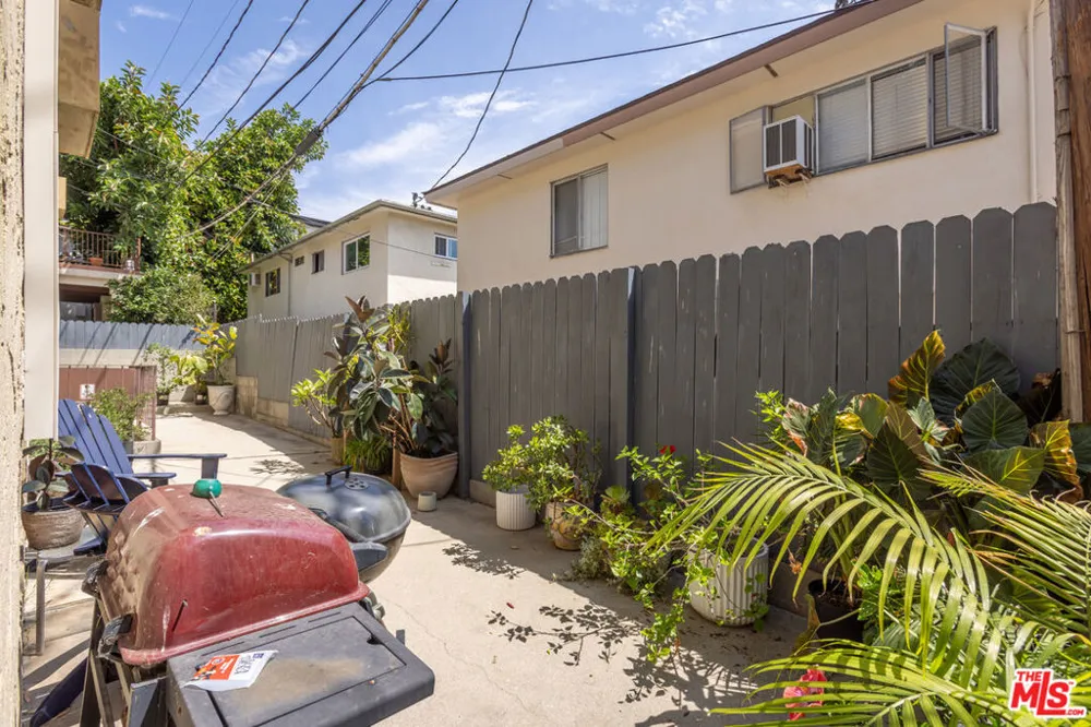912 Hilldale #3 West Los Angeles, CA 90069