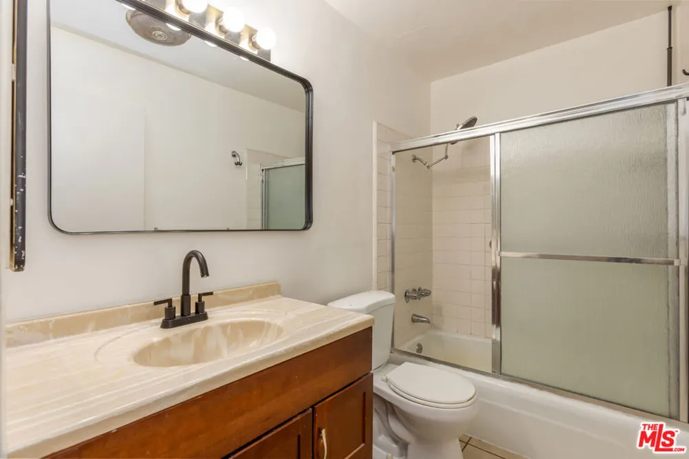 912 Hilldale #3 West Los Angeles, CA 90069