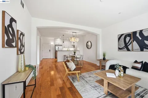 4463 Hyde Cmn #116