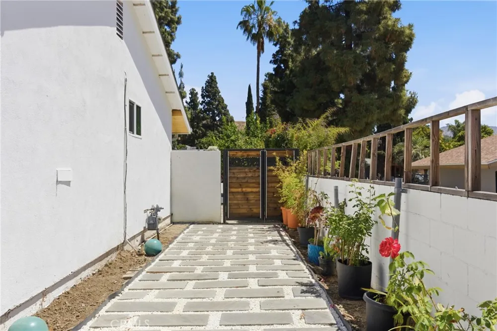 11637 Prager Lakeview Terrace, CA 91342