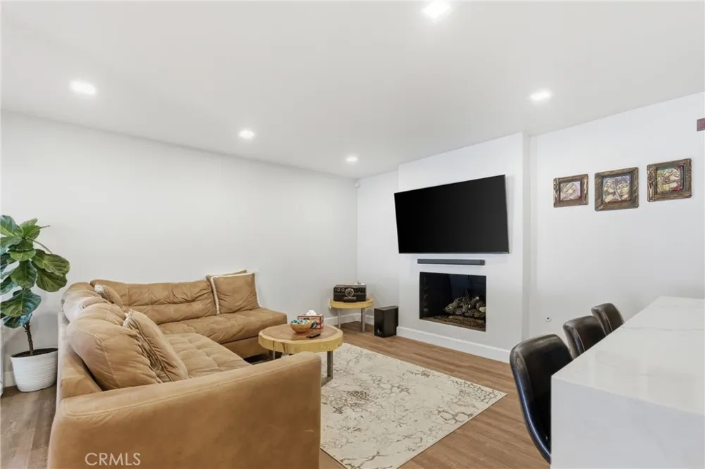 11637 Prager Lakeview Terrace, CA 91342
