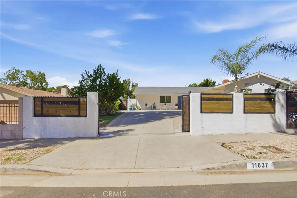 11637 Prager Lakeview Terrace, CA 91342