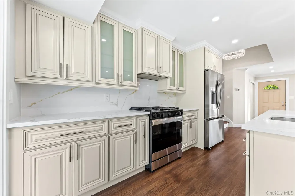 17 Wren Drive Woodbury, NY 11797