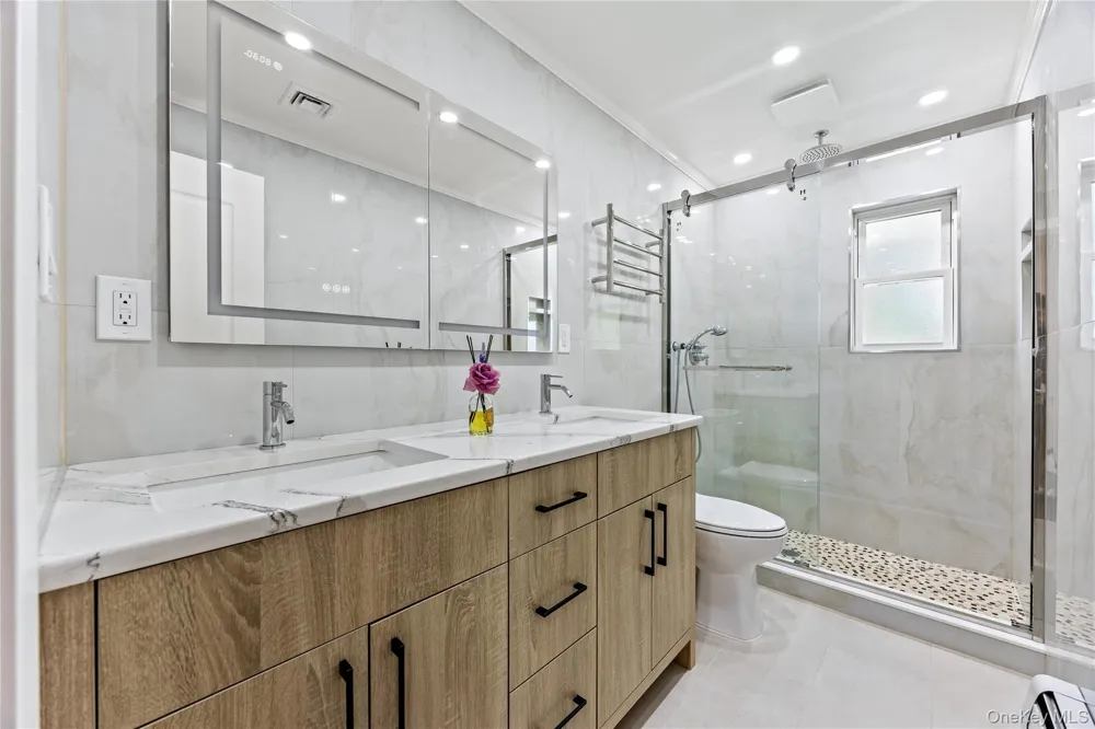 17 Wren Drive Woodbury, NY 11797