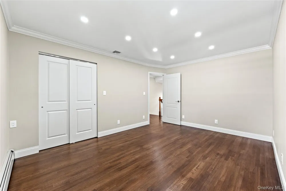 17 Wren Drive Woodbury, NY 11797