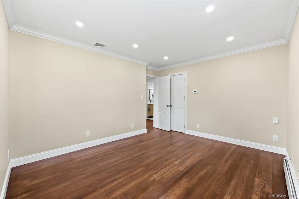 17 Wren Drive Woodbury, NY 11797