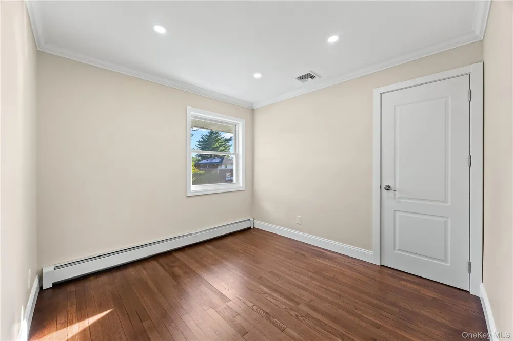 17 Wren Drive Woodbury, NY 11797