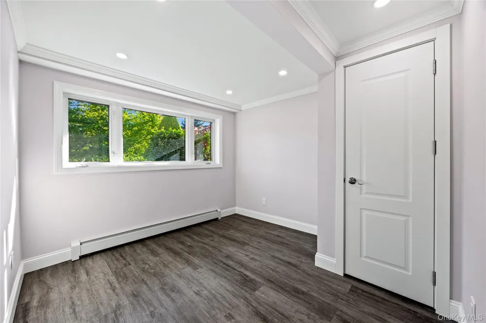 17 Wren Drive Woodbury, NY 11797