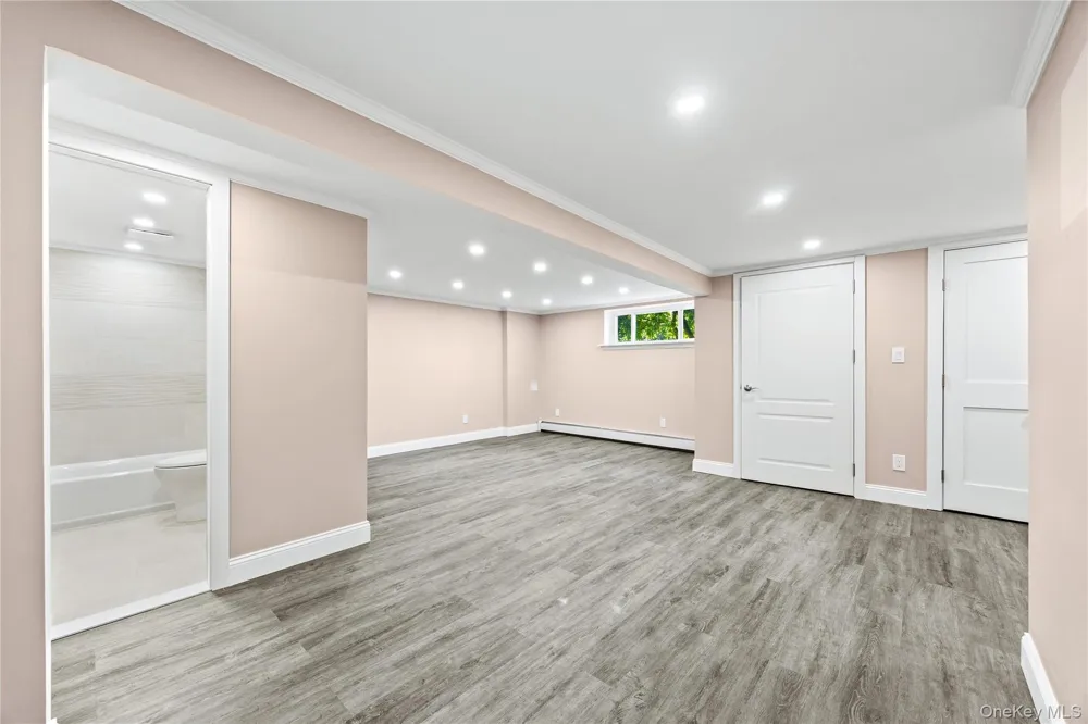 17 Wren Drive Woodbury, NY 11797