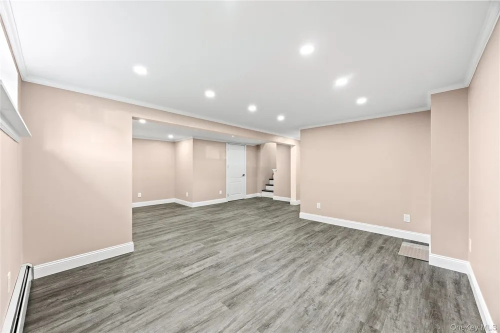 17 Wren Drive Woodbury, NY 11797