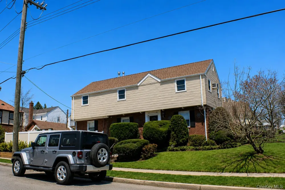 21104 Richland Avenue Oakland Gardens, NY 11364