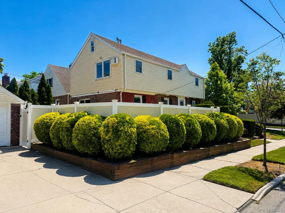 21104 Richland Avenue Oakland Gardens, NY 11364