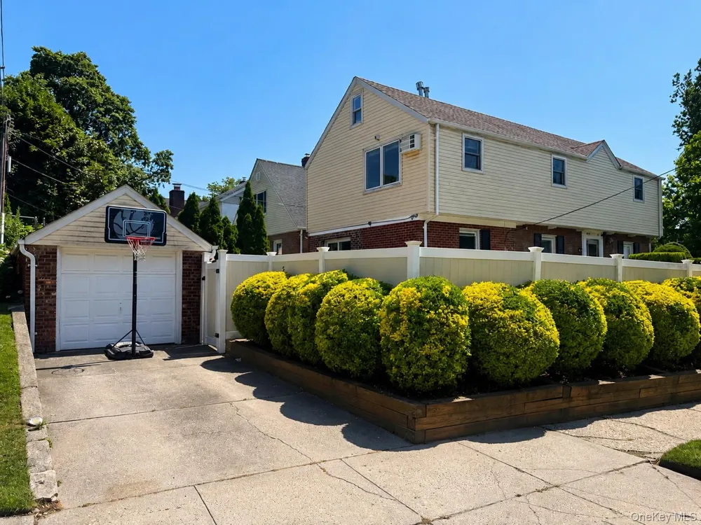 21104 Richland Avenue Oakland Gardens, NY 11364