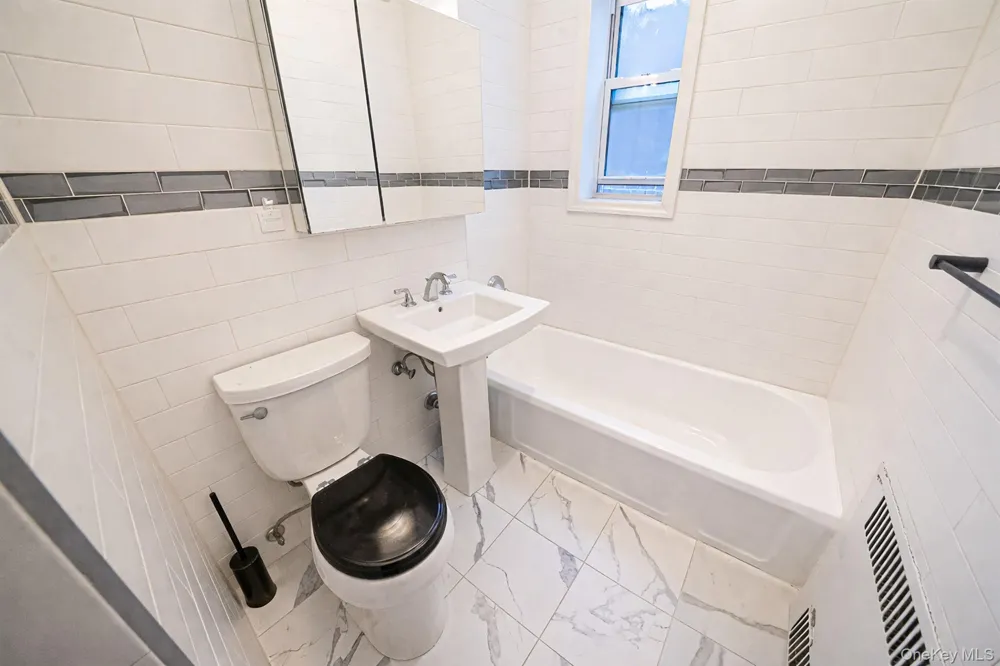 7615 35th Avenue #4E Jackson Heights, NY 11372