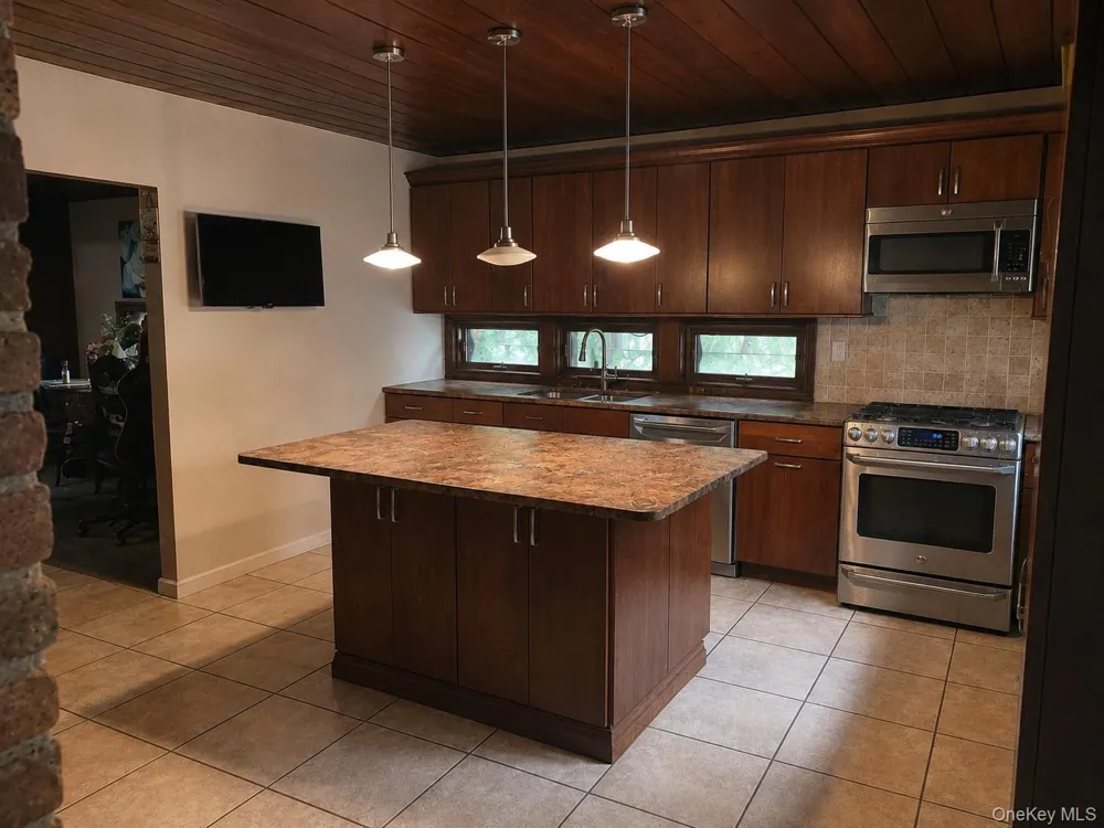 173 Old Nyack Turnpike Spring Valley, NY 10977