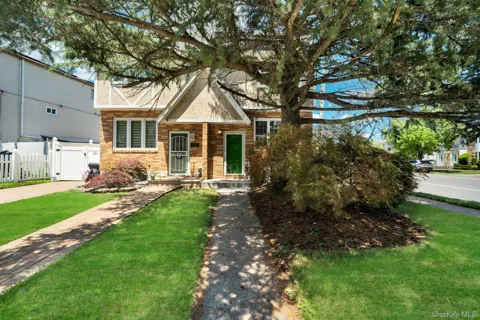 5 Notus Avenue