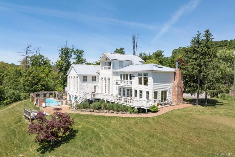 216 Route 385 Catskill, NY 12414