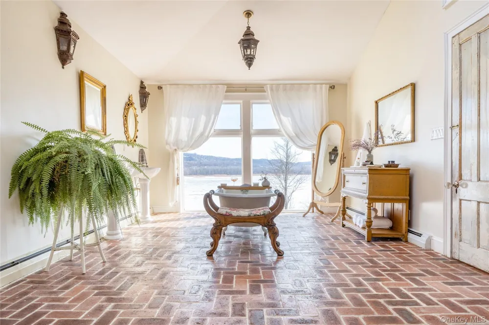 216 Route 385 Catskill, NY 12414