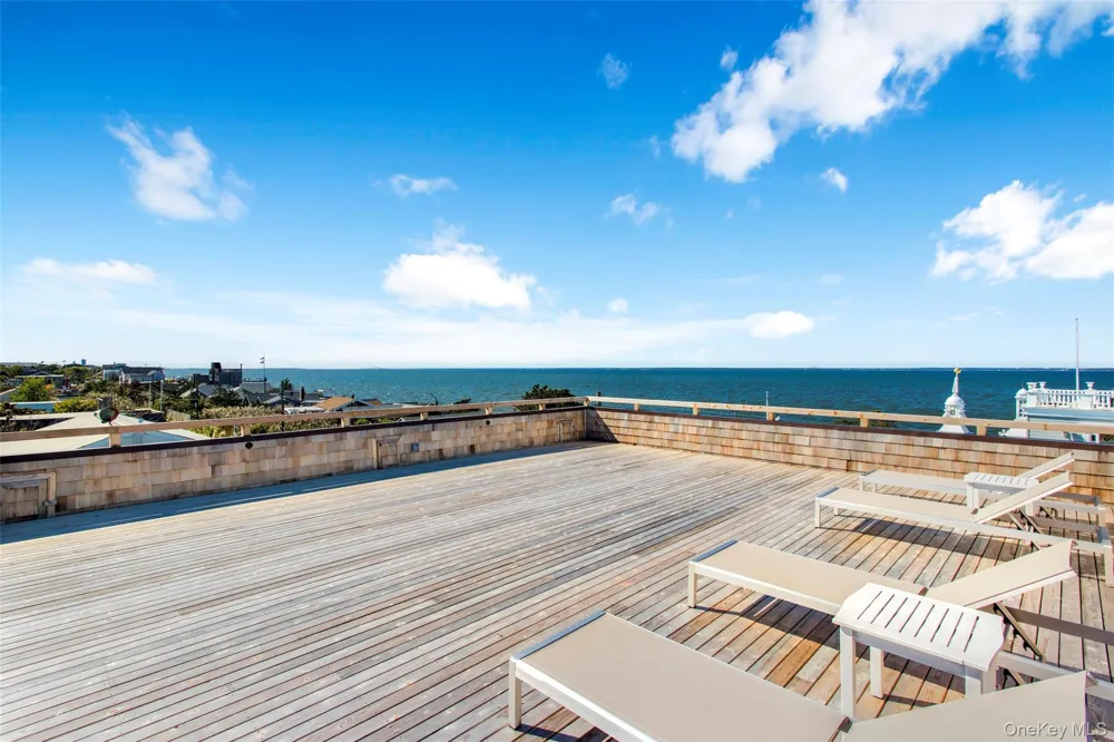 37 Bayview Walk Cherry Grove, NY 11782