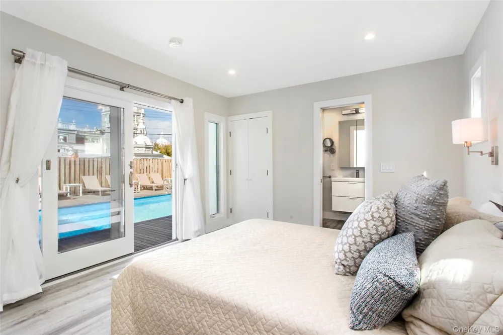 37 Bayview Walk Cherry Grove, NY 11782
