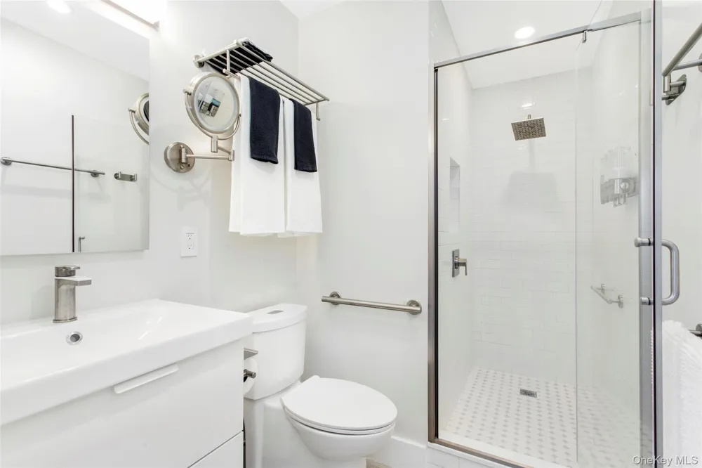 37 Bayview Walk Cherry Grove, NY 11782