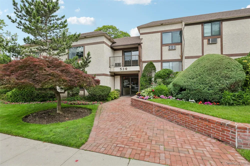 530 Hudson Avenue Cedarhurst, NY 11516