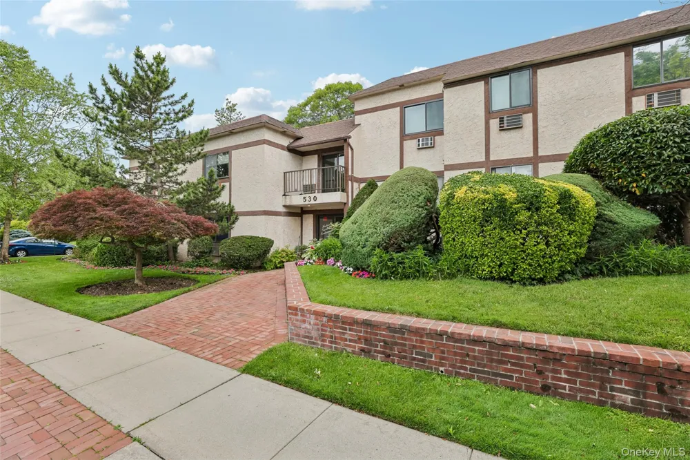 530 Hudson Avenue Cedarhurst, NY 11516
