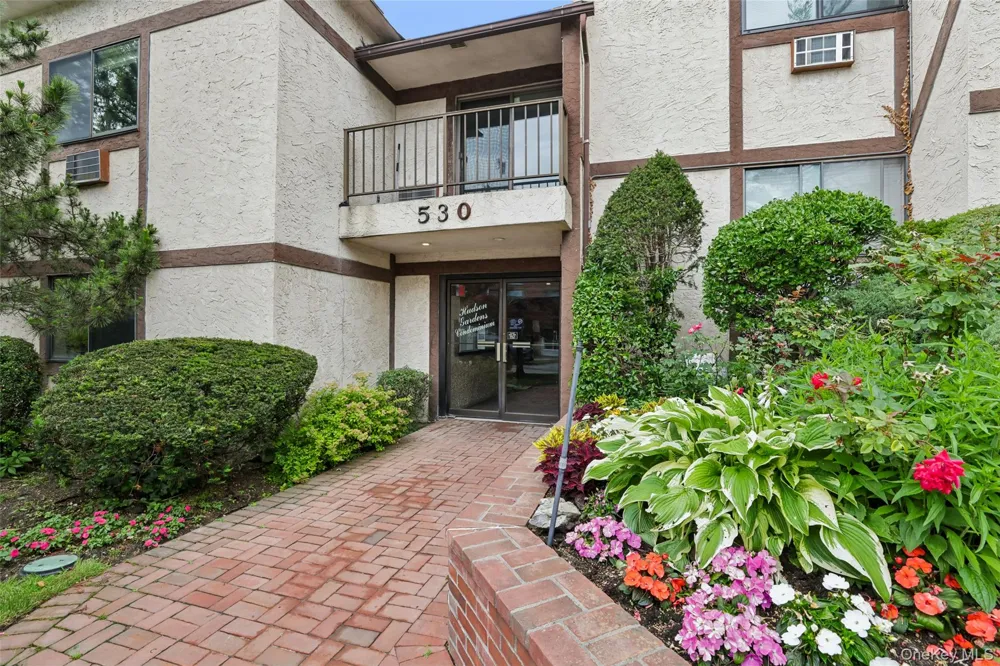 530 Hudson Avenue Cedarhurst, NY 11516