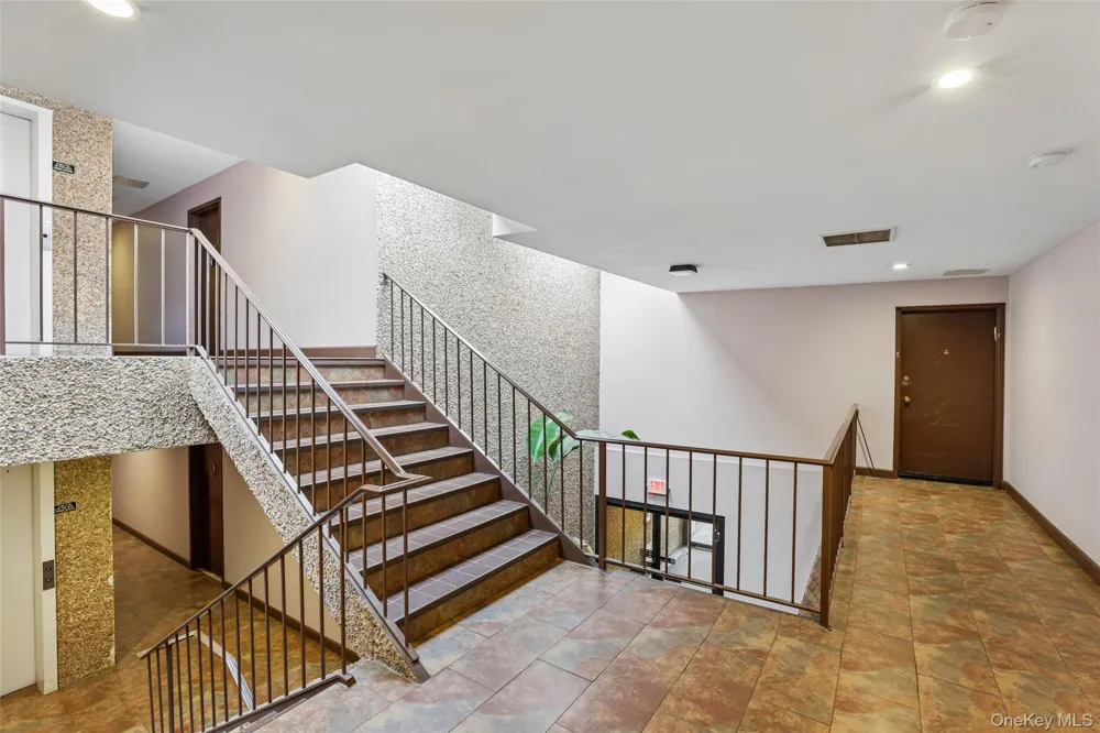 530 Hudson Avenue Cedarhurst, NY 11516