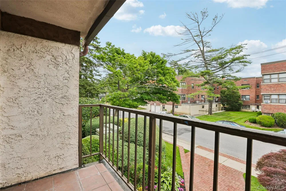 530 Hudson Avenue Cedarhurst, NY 11516